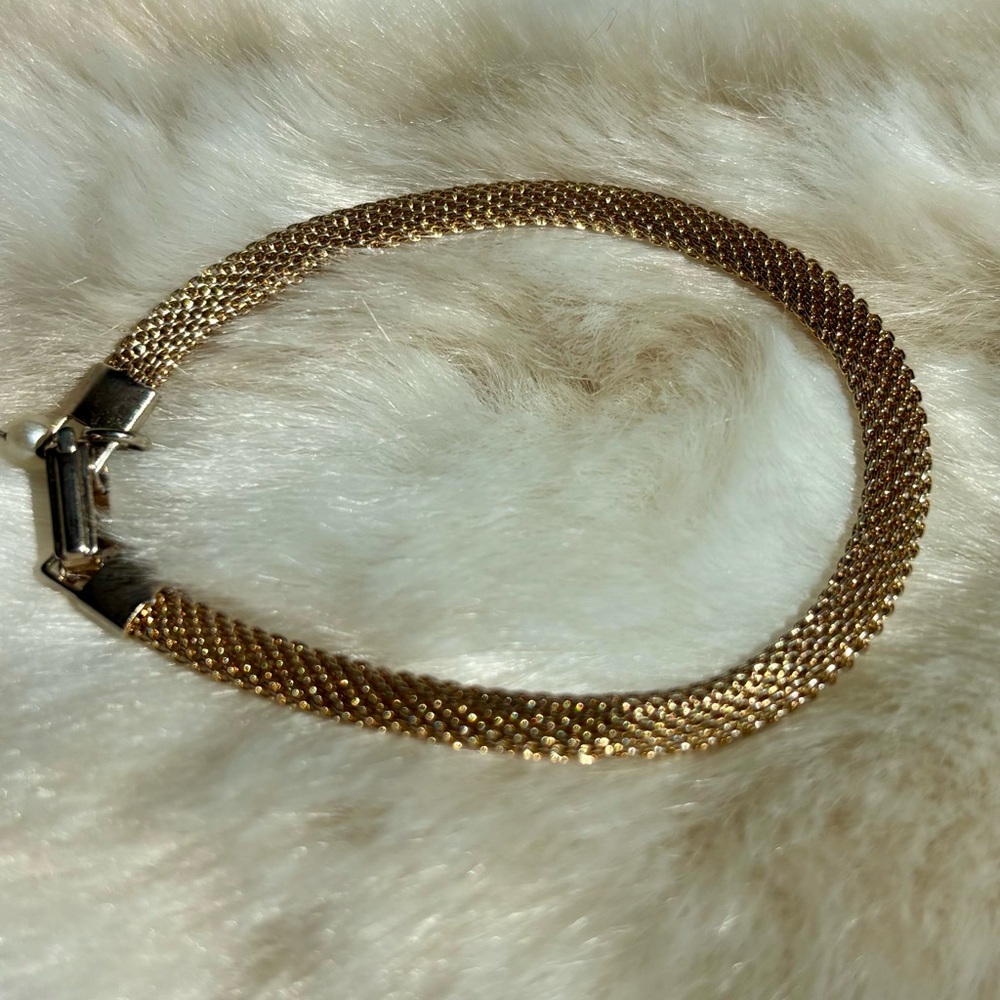 Vintage sarah coventry gold tone metal mesh faux pearl charm bracelet